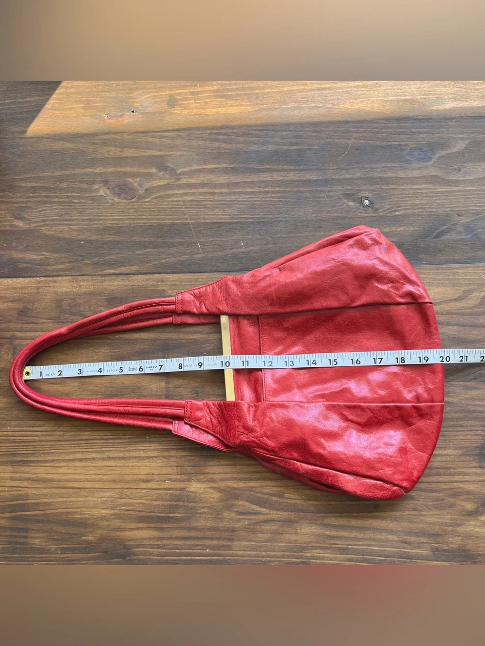 Hobo International Purse Red Leather Bag Gold Clasp Pockets Retro‎ Look Medium